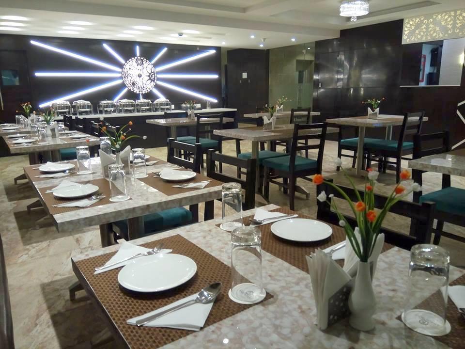 Radical Palace Hotel And Restaurant Лакхнау Экстерьер фото