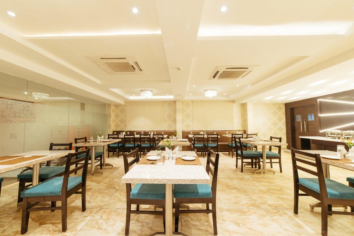Radical Palace Hotel And Restaurant Лакхнау Экстерьер фото