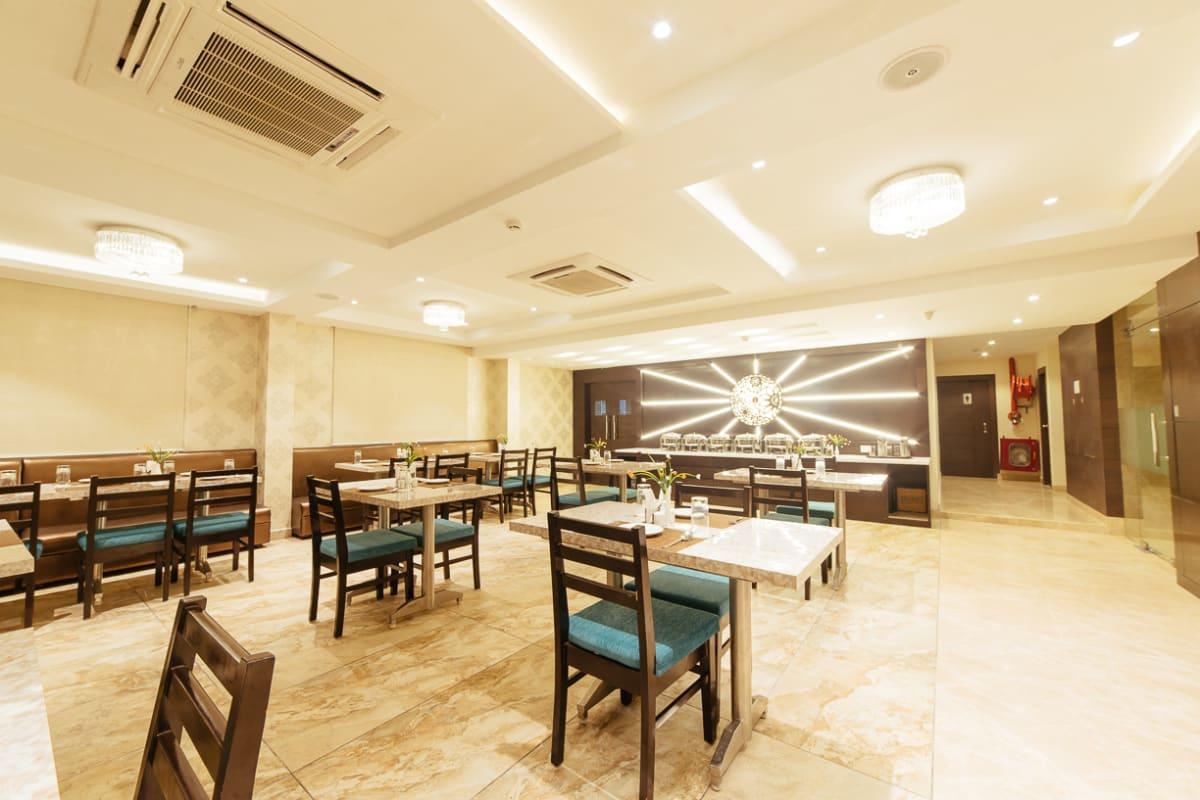 Radical Palace Hotel And Restaurant Лакхнау Экстерьер фото